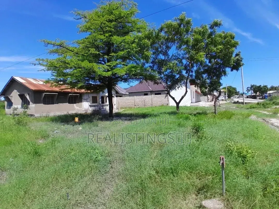 Mbweni: Main Road Front Plot Kwa Makazi Na Biashara Inauzwa