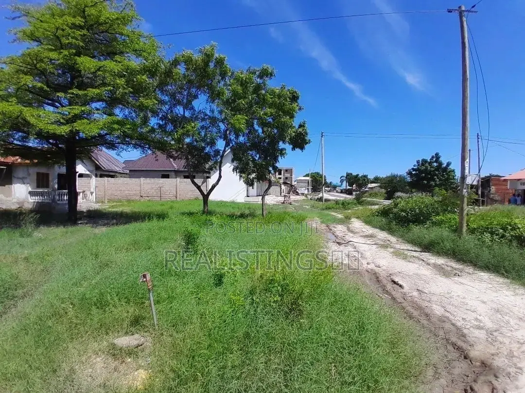 Mbweni: Main Road Front Plot Kwa Makazi Na Biashara Inauzwa
