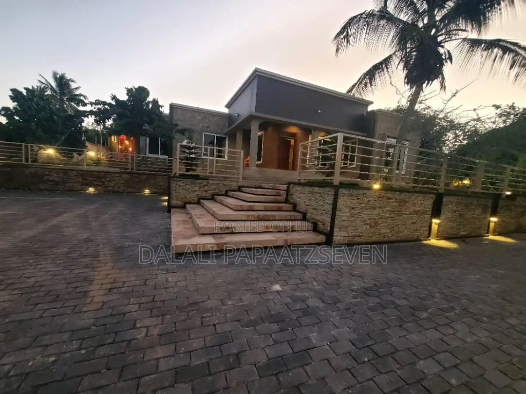 3bdrm House in Dalalipapaatzseven, Kinondoni for rent