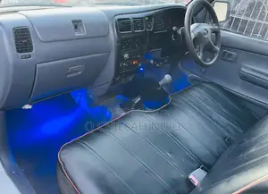 Toyota Hilux 2004 White