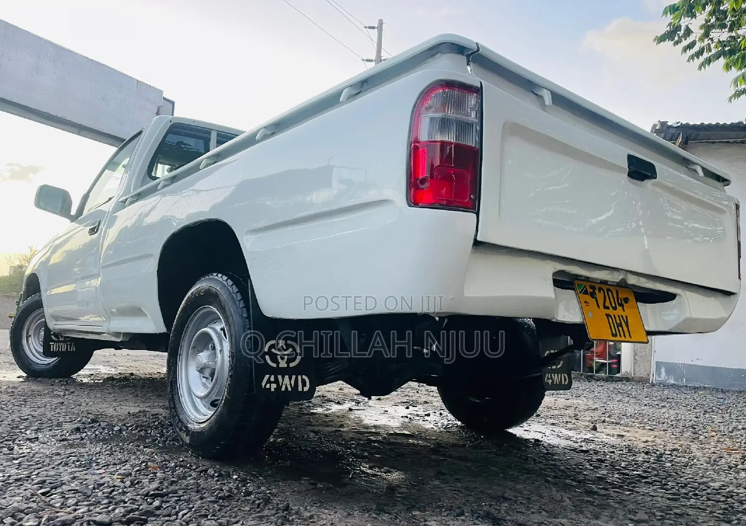 Toyota Hilux 2004 White
