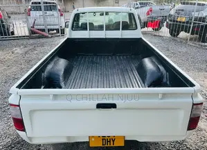Toyota Hilux 2004 White