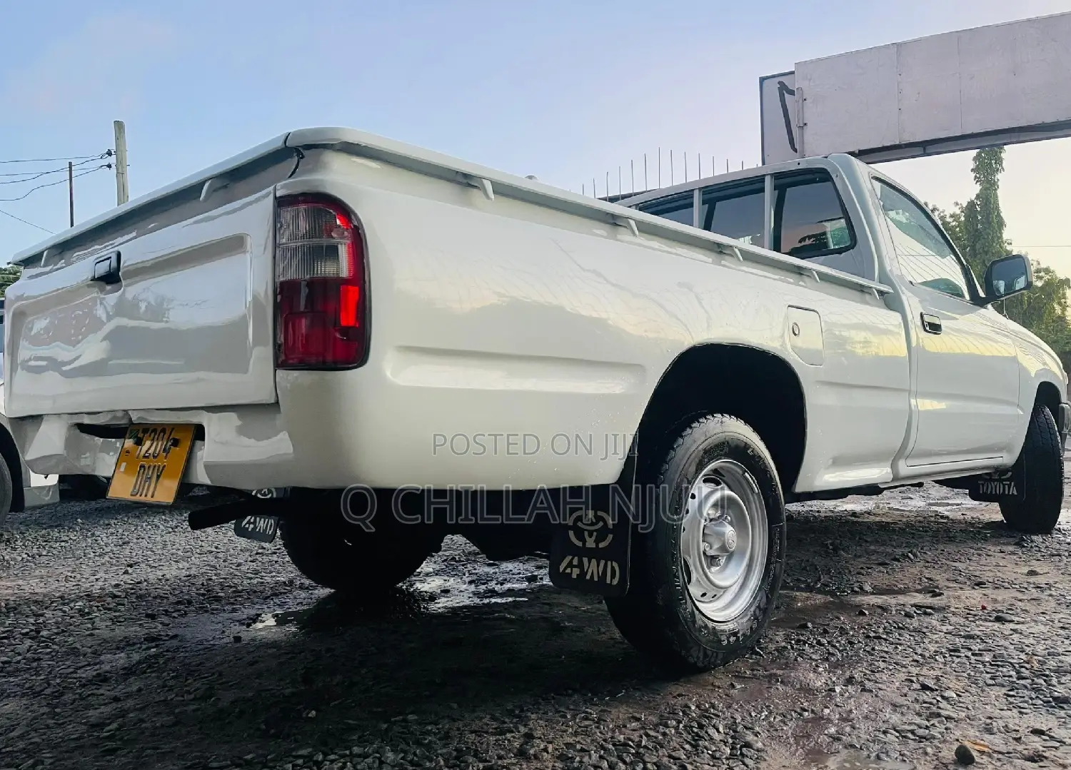 Toyota Hilux 2004 White