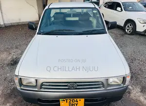 Toyota Hilux 2004 White