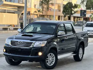 Toyota Hilux 2014 Black