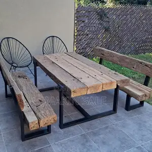 Meza Nzuri Sana Na Benchi Yake