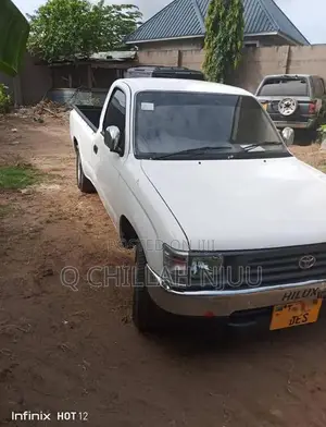 Toyota Hilux 2003 White