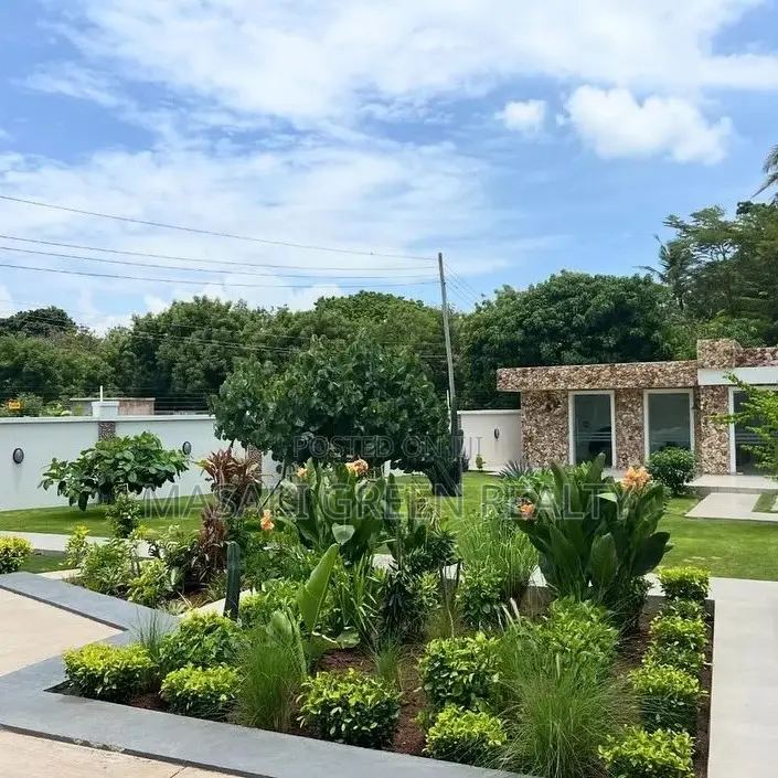 4bdrm Mansion in Bahari Beach, Kinondoni for sale