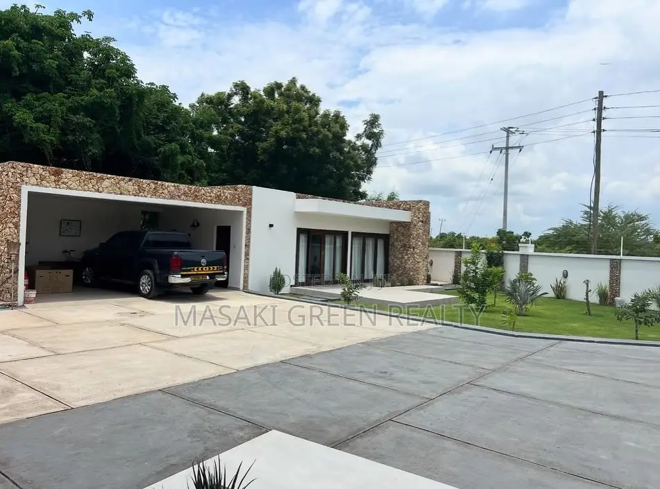 4bdrm Mansion in Bahari Beach, Kinondoni for sale
