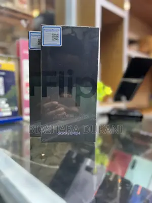 New Samsung Galaxy Z Flip4 128 GB Black