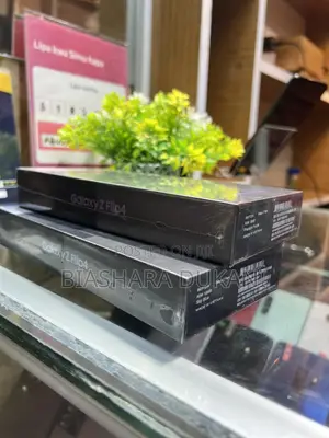 New Samsung Galaxy Z Flip4 128 GB Black