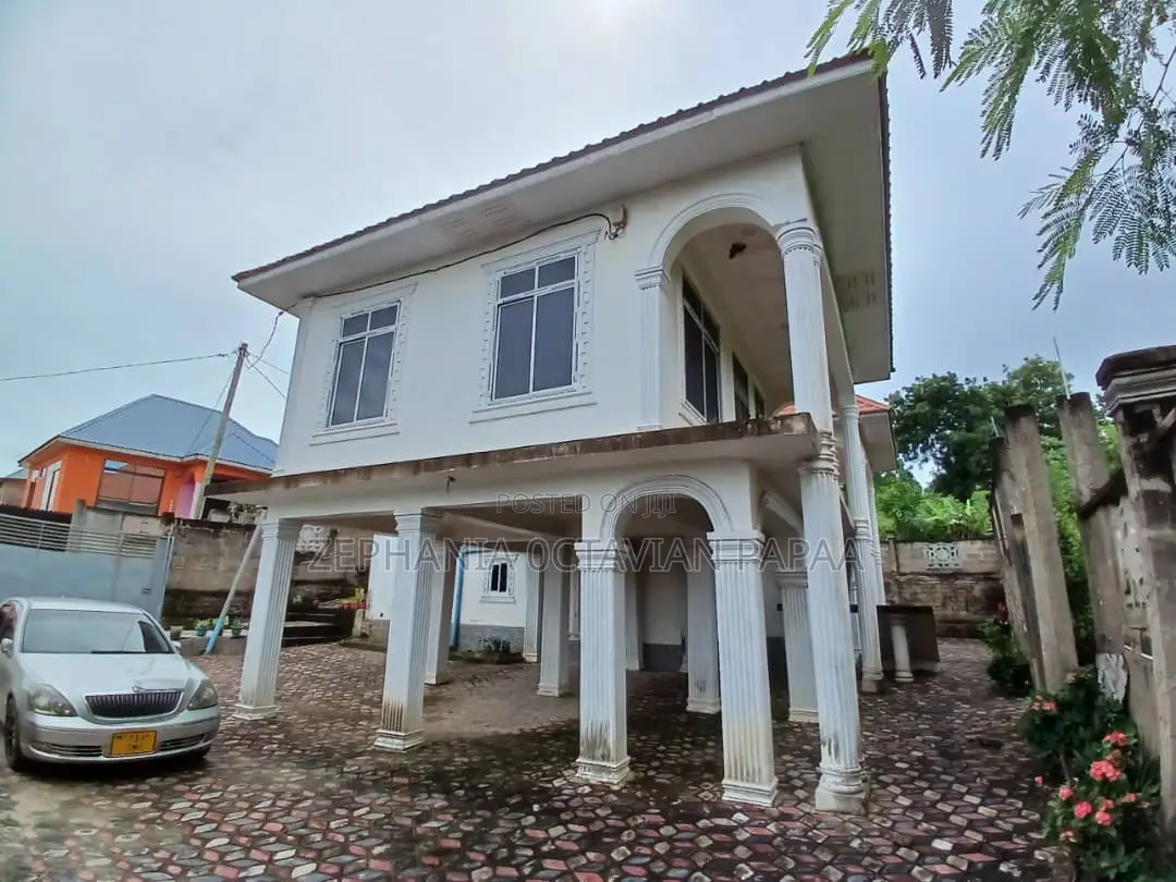 3bdrm Apartment in Kimara for sale