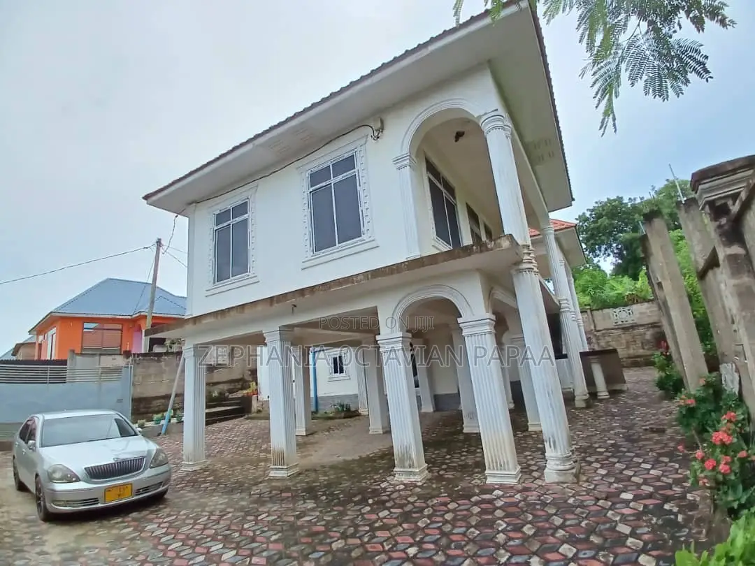 3bdrm Apartment in Kimara for sale