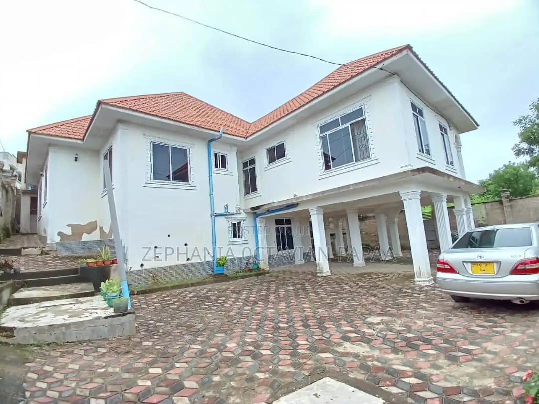 3bdrm Apartment in Kimara for sale