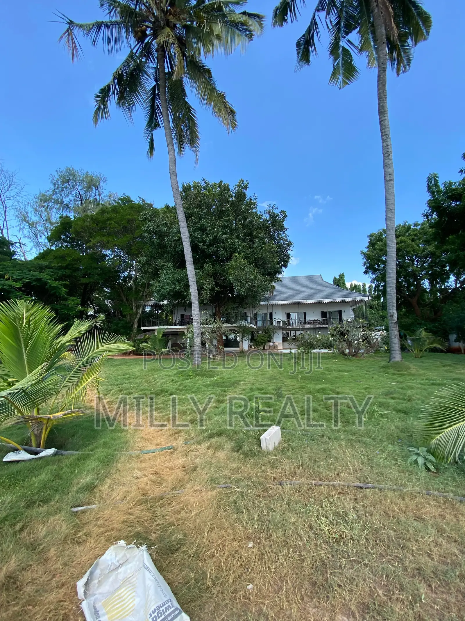 7bdrm House in 1St Beach House, Kinondoni for sale
