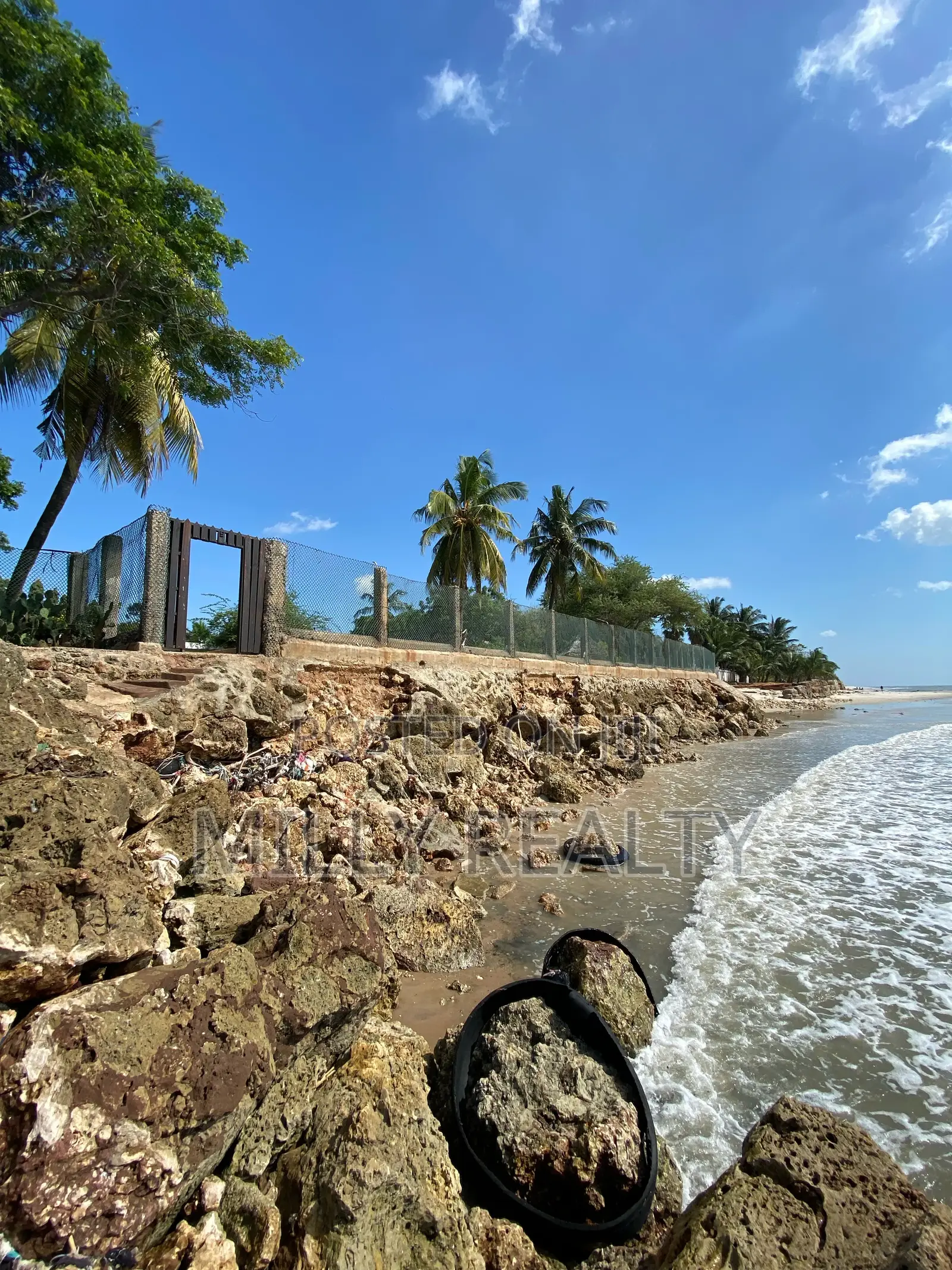 7bdrm House in 1St Beach House, Kinondoni for sale
