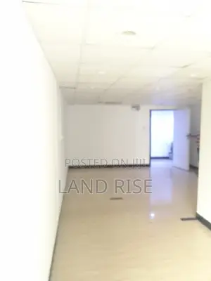 105 SQM Office Space in Posta
