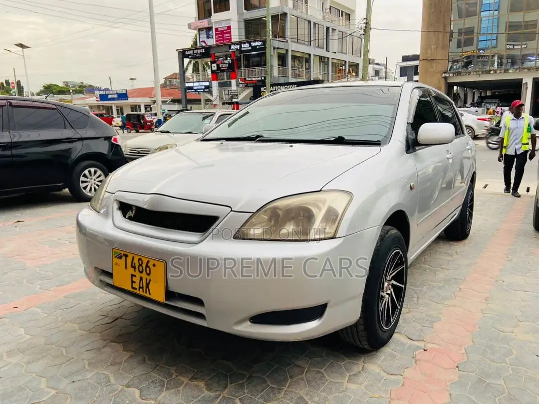Toyota Corolla RunX 2004 Silver