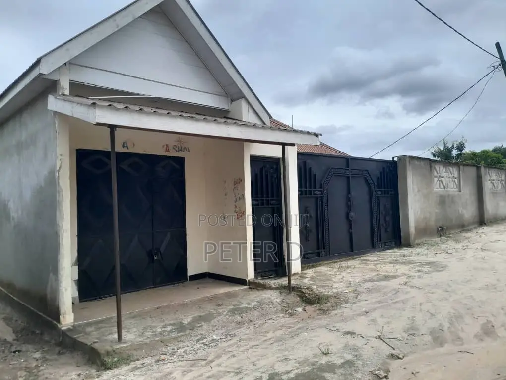 3bdrm House in Kinyerezi, Tabata for sale