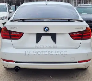 BMW 320i Sedan RWD 2014 White