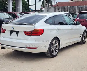 BMW 320i Sedan RWD 2014 White