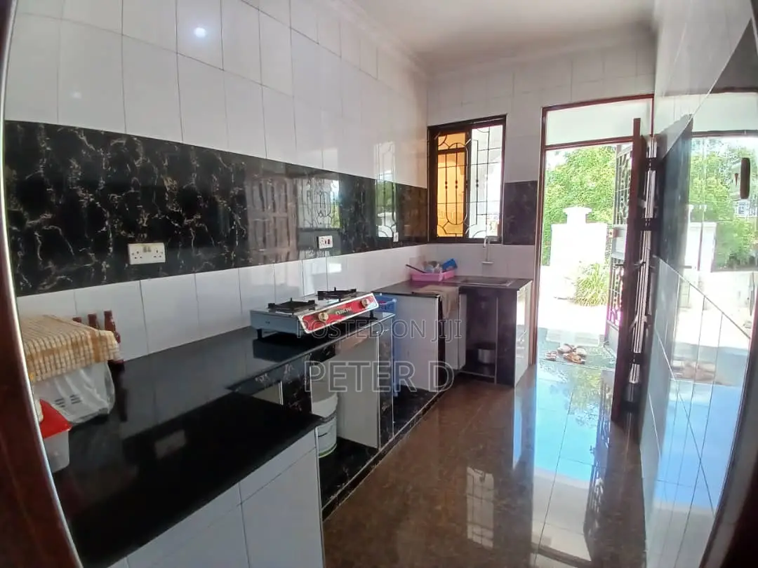 5bdrm House in Mbezi for sale