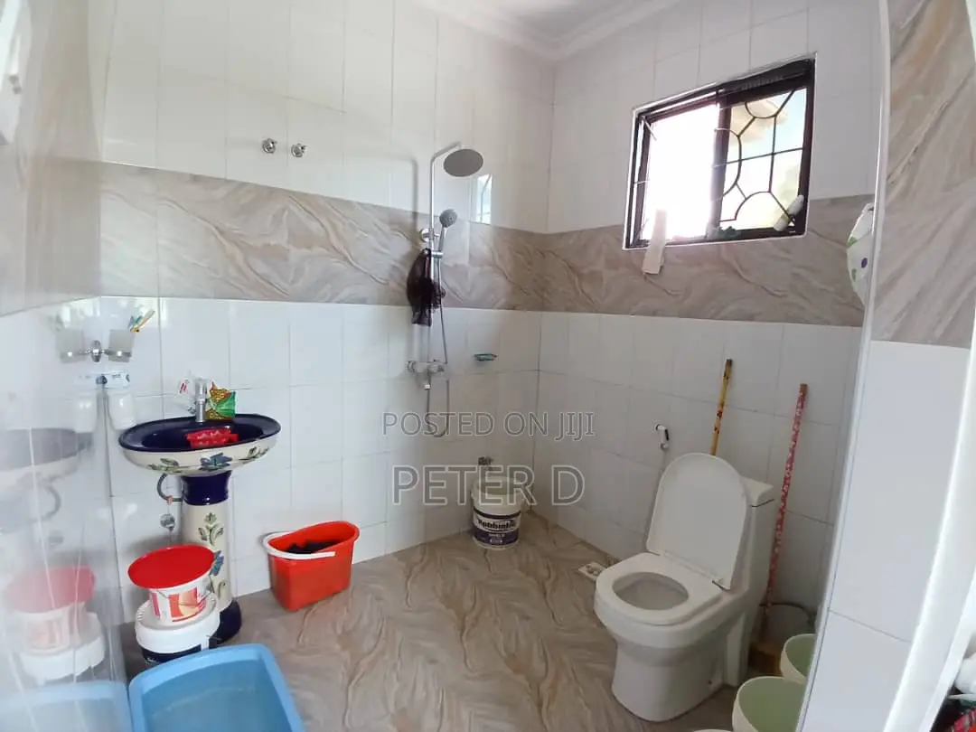 5bdrm House in Mbezi for sale