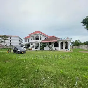 8bdrm House in Bahari Beach, Kinondoni for sale