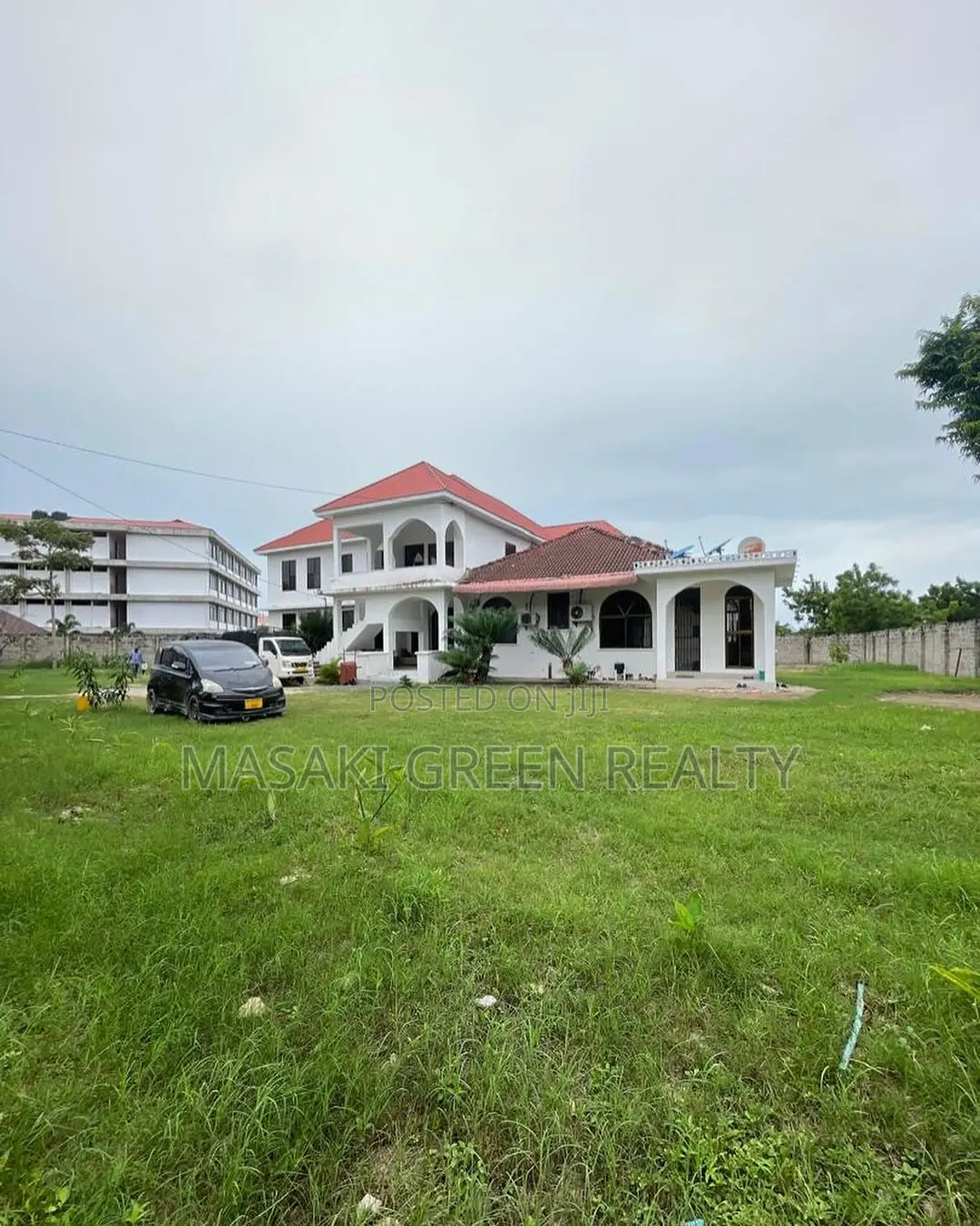 8bdrm House in Bahari Beach, Kinondoni for sale