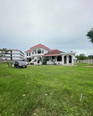 8bdrm House in Bahari Beach, Kinondoni for sale