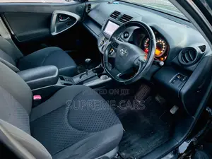 Toyota ISIS 2009 Black