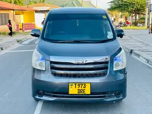 Toyota Noah 2010 Gray