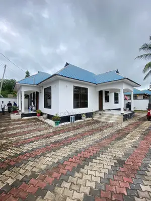 3bdrm House in Dalalipapaatzseven, Bunju for rent