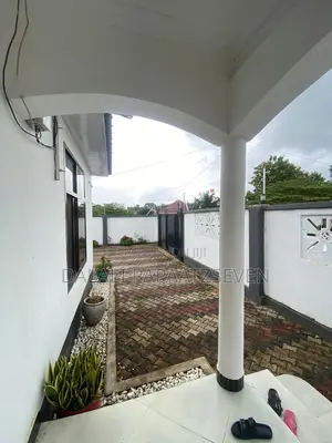 3bdrm House in Dalalipapaatzseven, Bunju for rent