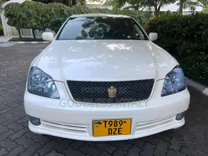Toyota Crown Royale 2005 White