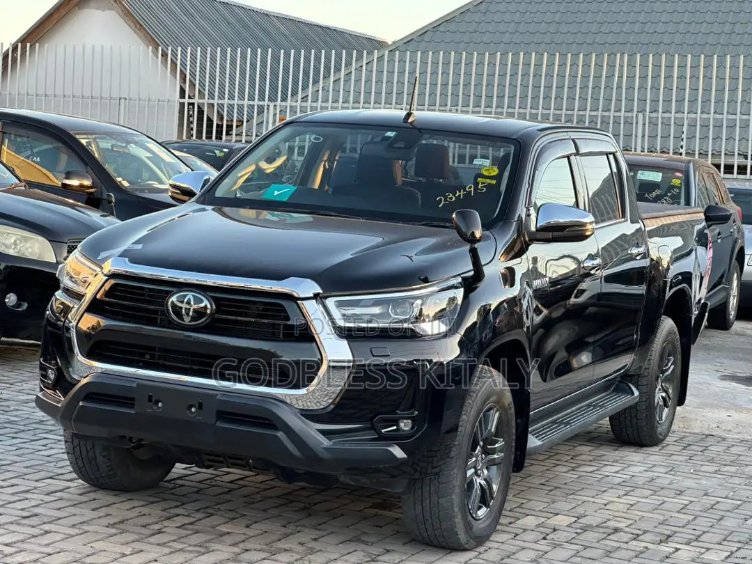 Toyota Hilux 2021 Black