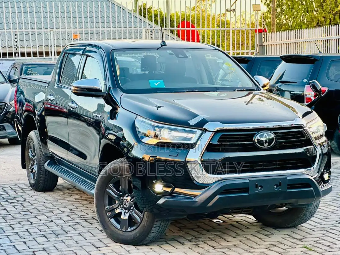 Toyota Hilux 2021 Black