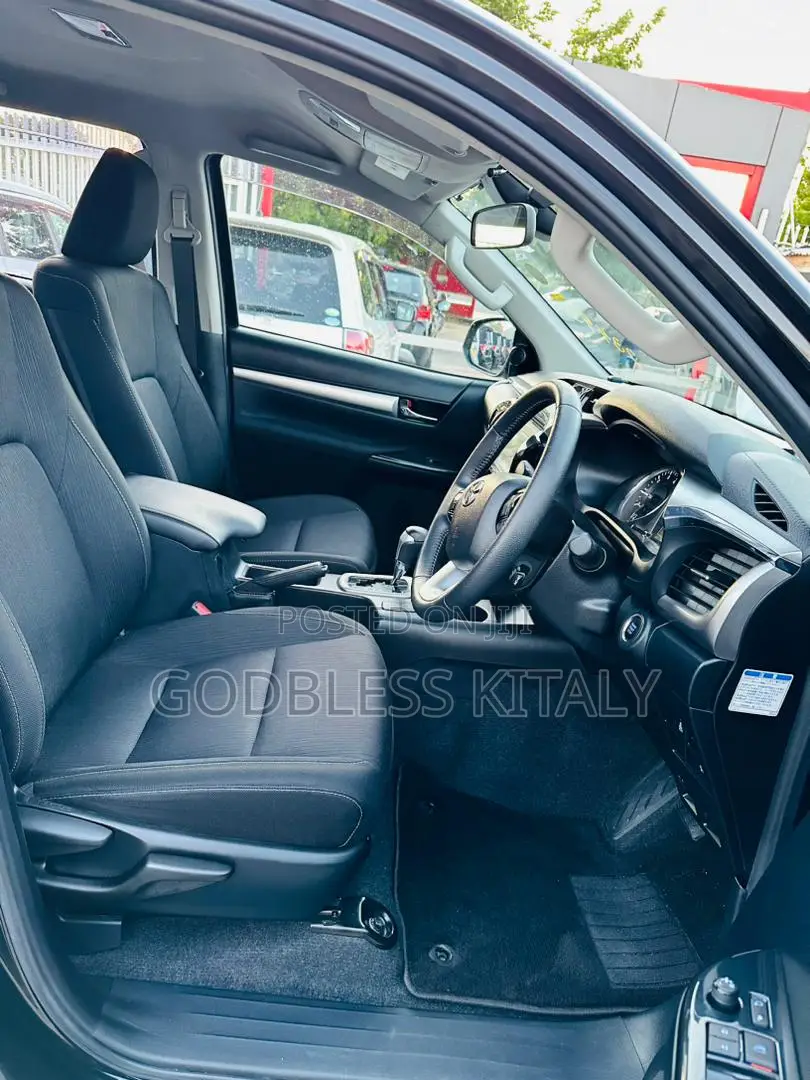 Toyota Hilux 2021 Black