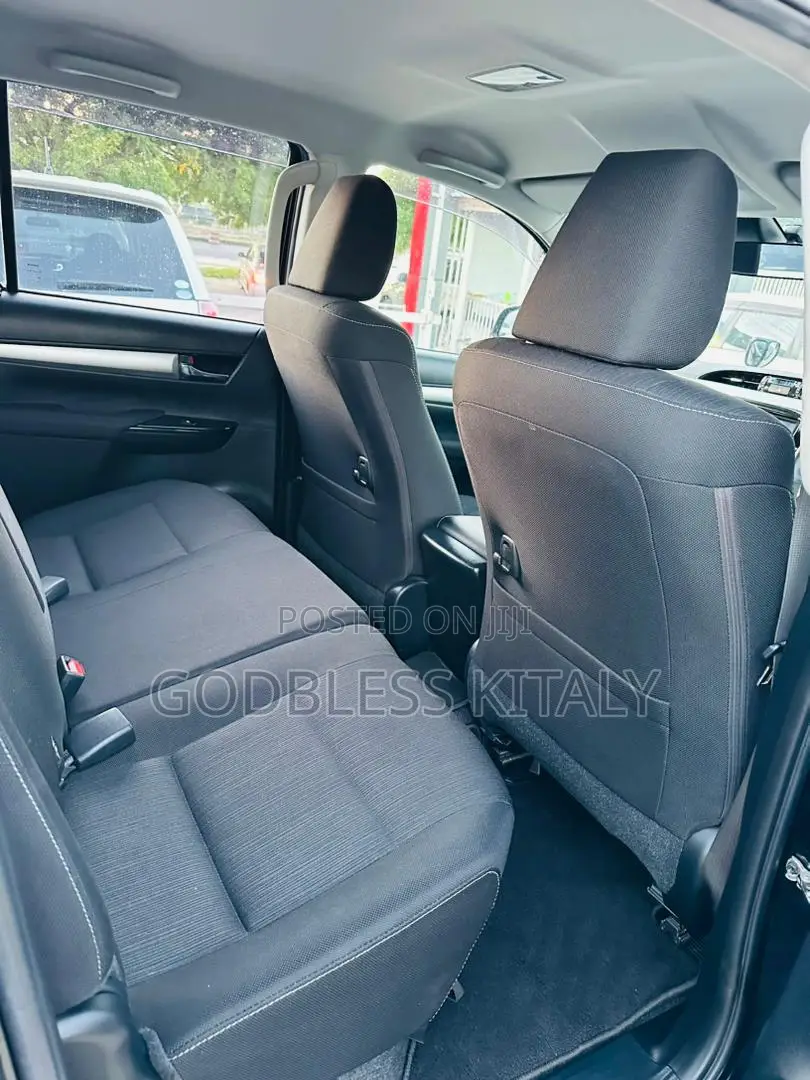 Toyota Hilux 2021 Black