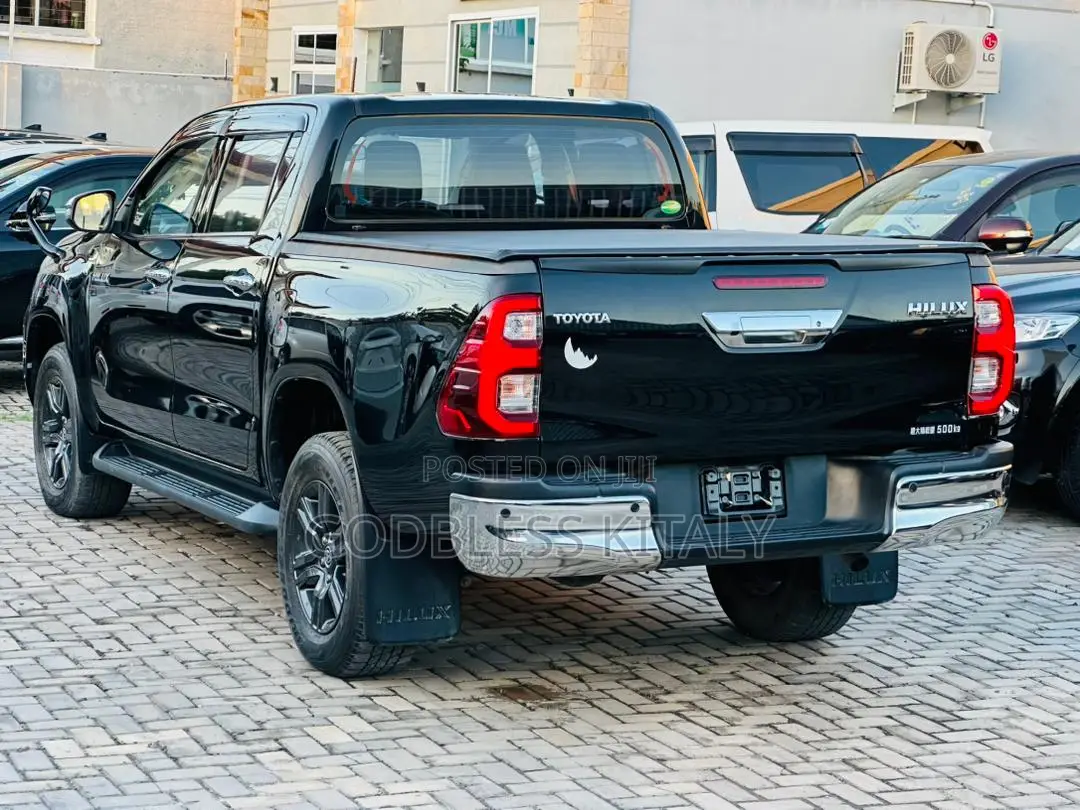 Toyota Hilux 2021 Black
