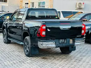 Toyota Hilux 2021 Black