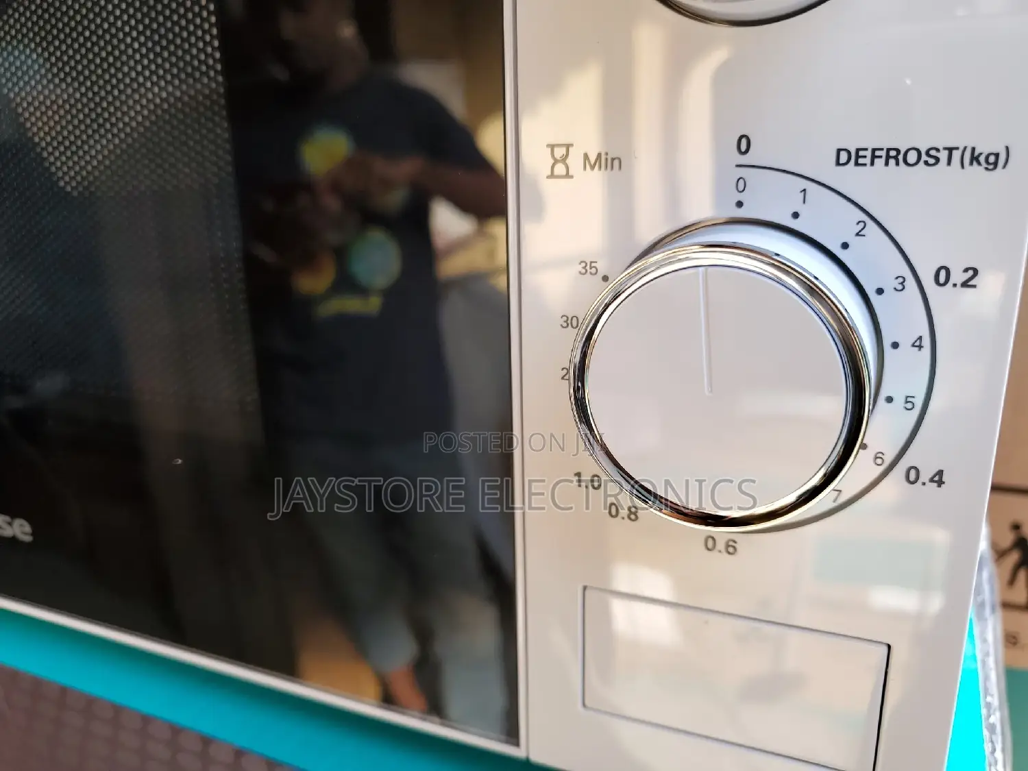 Hisense 20L White Microwave Oven.