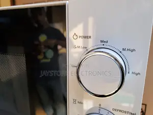 Hisense 20L White Microwave Oven.