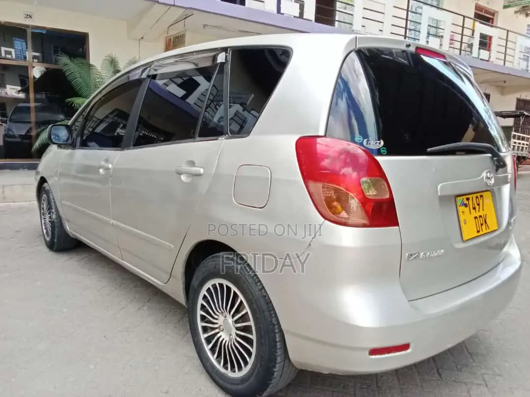 Toyota Corolla Spacio 2005 Gold