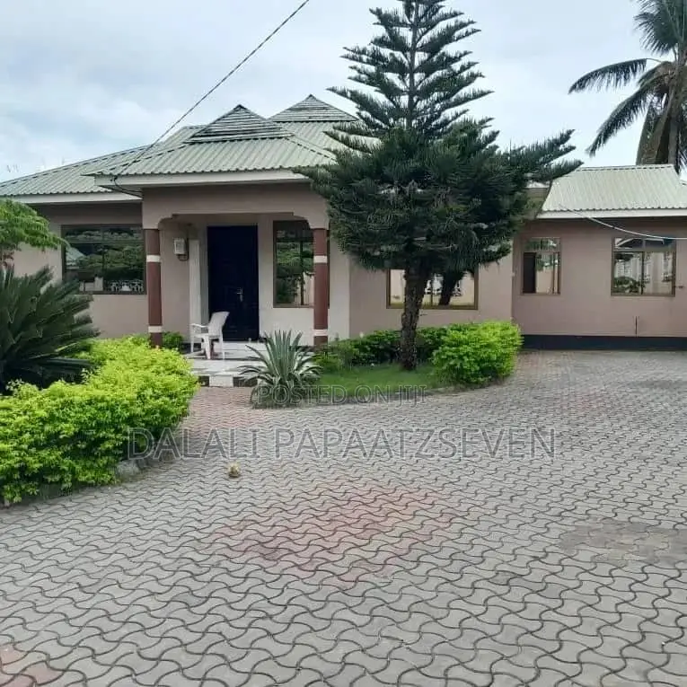 3bdrm House in Dalalipapaatzseven, Bunju for rent