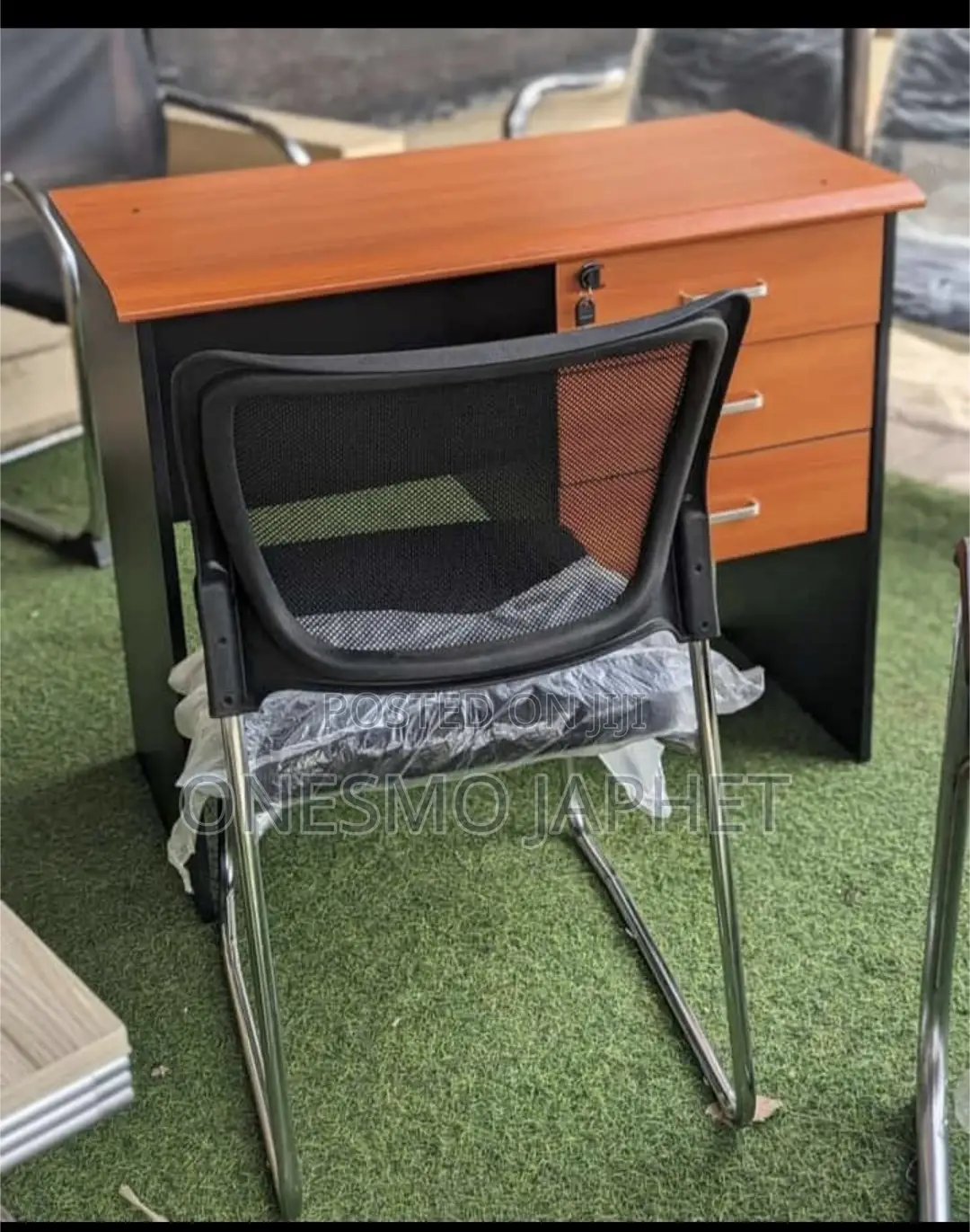 Vistaz Chair and Table