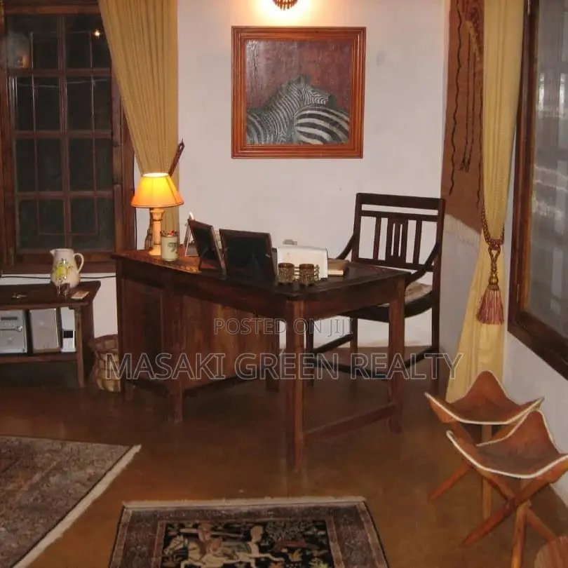 7bdrm House in Ngurudoto Estate, Kinondoni for sale