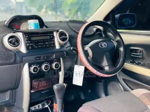 Toyota IST 2003 Silver