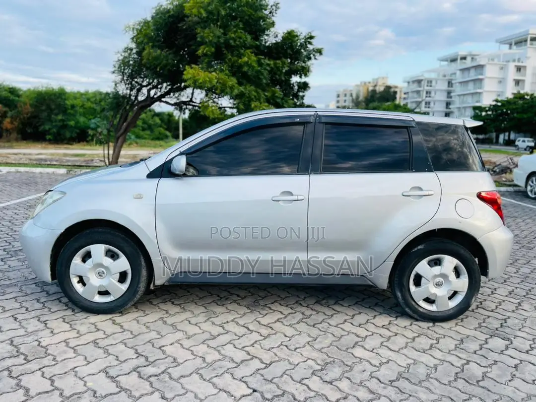 Toyota IST 2003 Silver