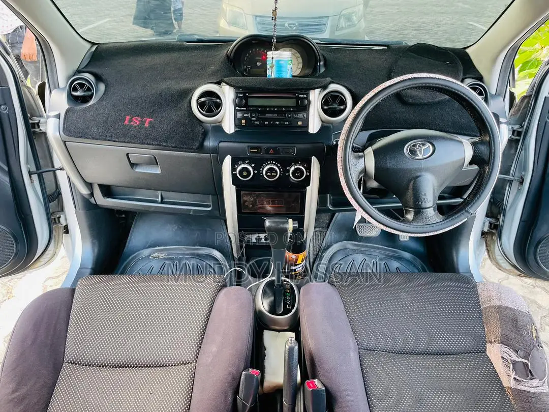 Toyota IST 2003 Silver